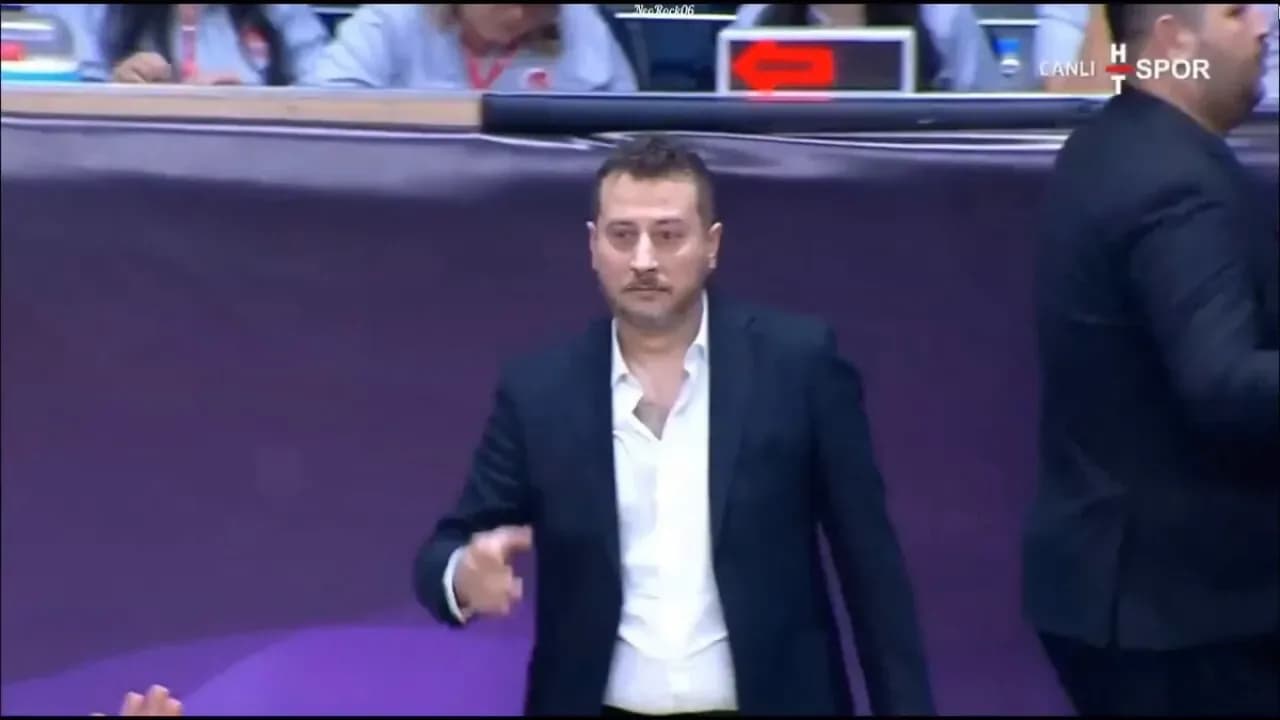 Bodrum'da Basketbol Maçı Sonrası Yumruklu Kavga: Bir Oyuncu Yere Serildi Bodrum'da Basketbol Maçı Sonrası Yumruklu Kavga: Bir Oyuncu Yere Serildi