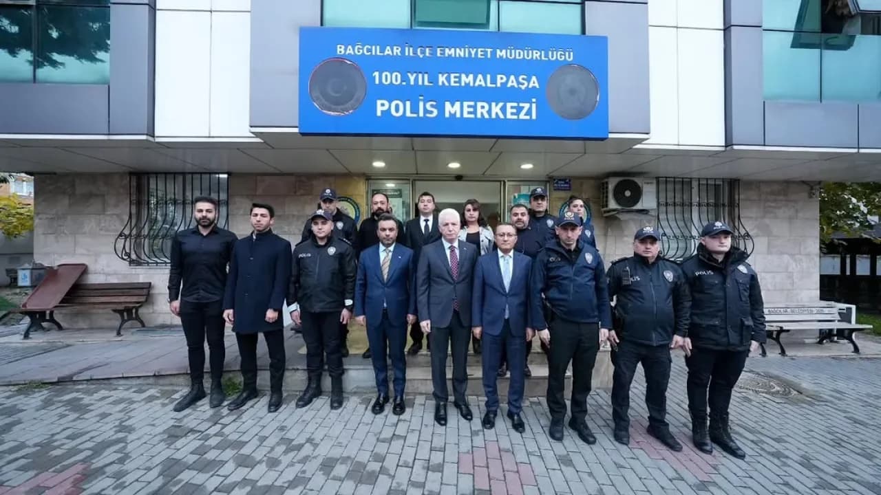 İstanbul Valisi Davut Gül, Kemalpaşa Polis Merkezi'ni Ziyaret Etti İstanbul Valisi Davut Gül, Kemalpaşa Polis Merkezi'ni Ziyaret Etti