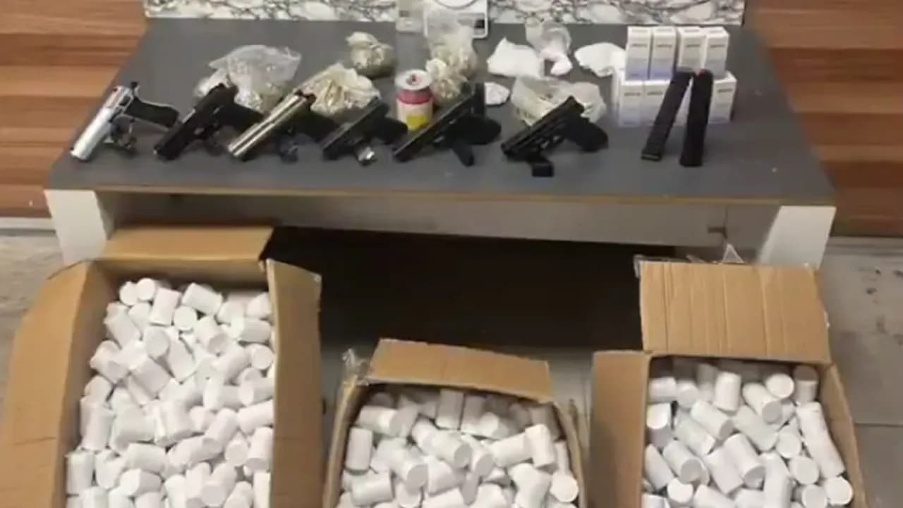 Zeytinburnu'nda Zehir Tacirlerine Darbe: 60 Bin Sentetik Hap Ele Geçirildi