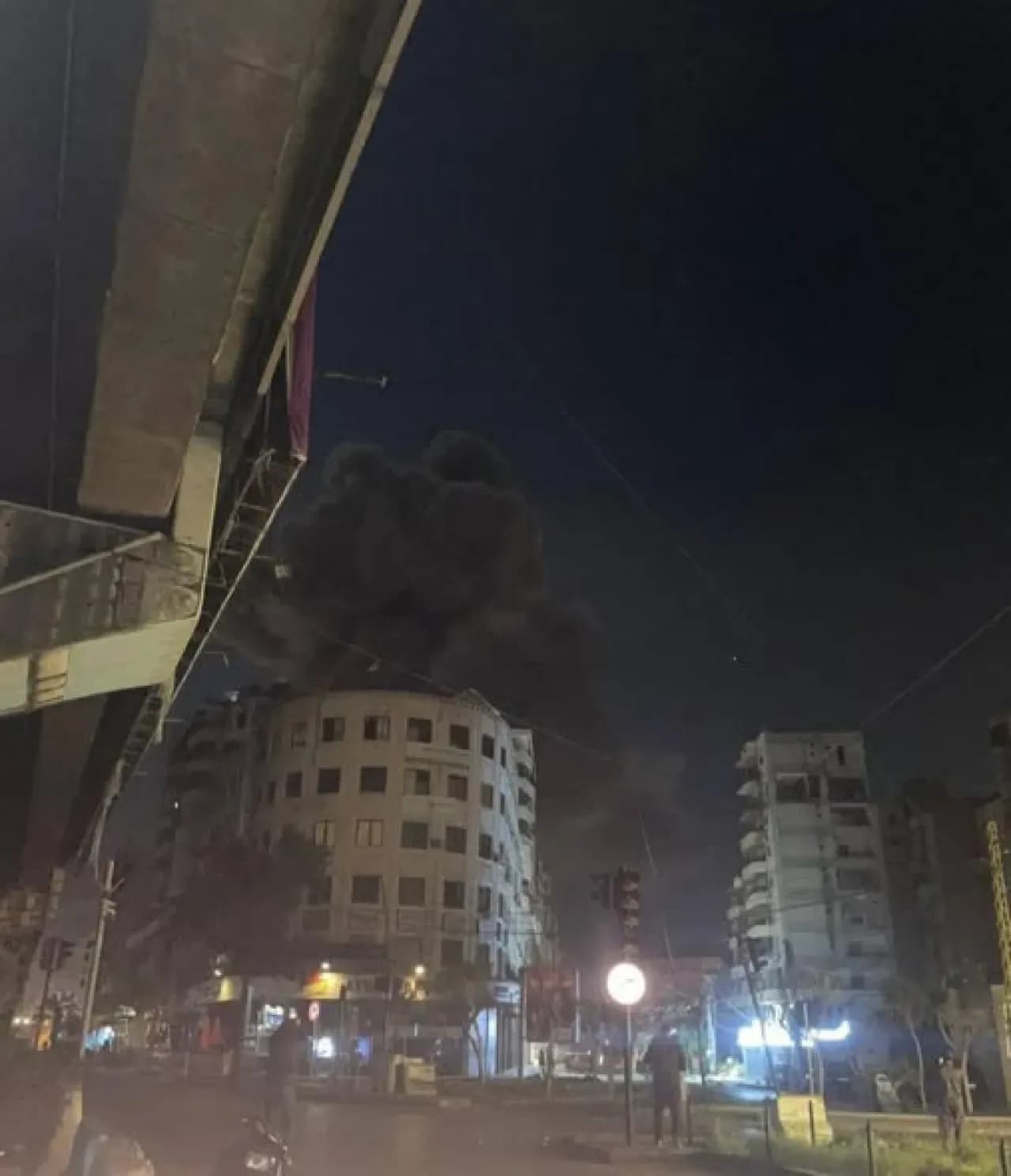 Beyrut'ta İsrail Saldırıları Devam Ediyor Beyrut'ta İsrail Saldırıları Devam Ediyor