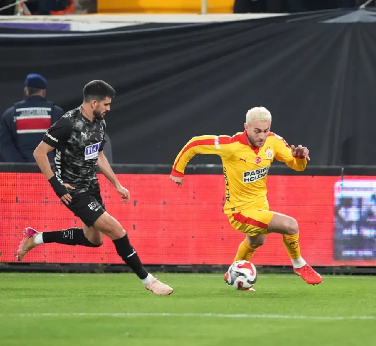 Barış Alper Yılmaz, Galatasaray'ın Yükselen Yıldızı: 1 Gol 1 Asistle Nefis Performans