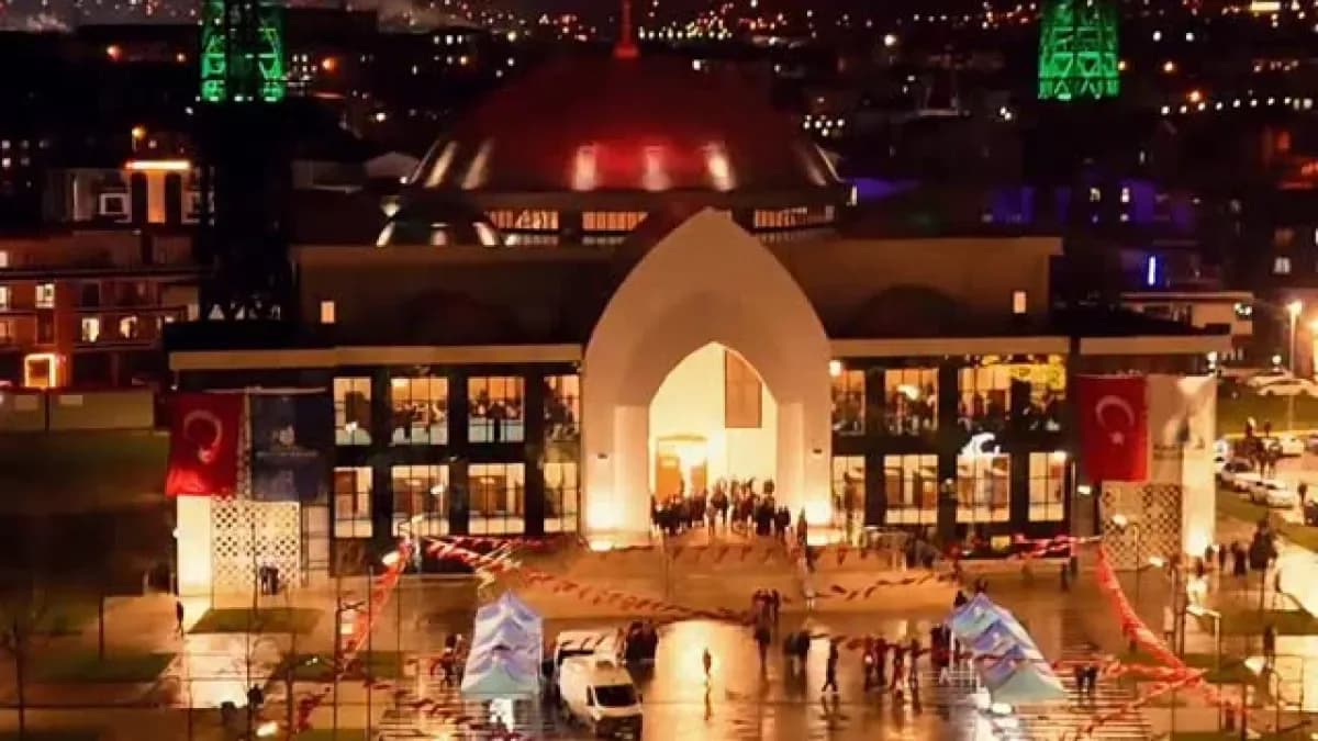Kartepe Belediye Başkanı Kocaman'dan Kadir Gecesi Mesajı: "Rahmet ve Bereket Gecesi"