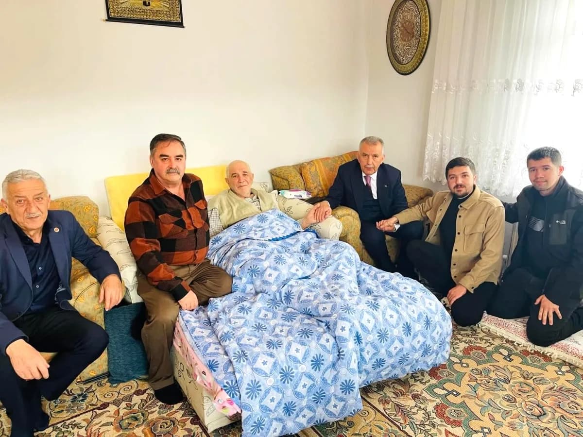 Başkan Ceylan, Büyüklere Vefa Örneği Gösterdi Başkan Ceylan, Büyüklere Vefa Örneği Gösterdi