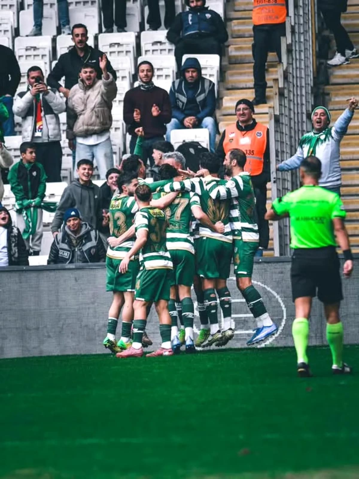 Bursaspor-Gebzespor Maçı Öncesi CHP Bursa'dan Şampiyonluk Vurgulu Destek Mesajı Bursaspor-Gebzespor Maçı Öncesi CHP Bursa'dan Şampiyonluk Vurgulu Destek Mesajı