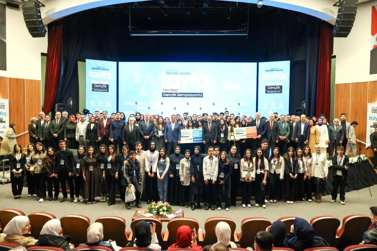 93 Liseli Genç YTÜ'de Projelerini Sundu: "Dünyayı Değiştirecek Mimarlar" 93 Liseli Genç YTÜ'de Projelerini Sundu: "Dünyayı Değiştirecek Mimarlar"