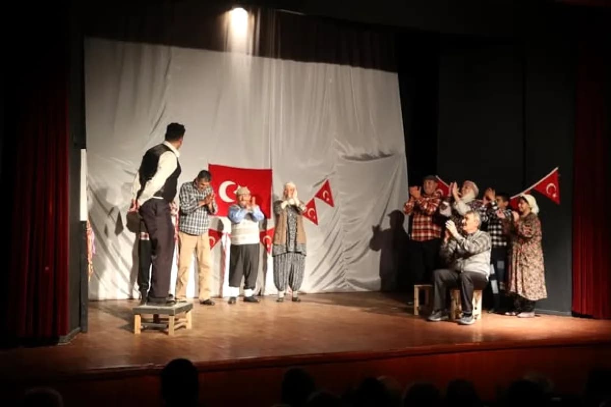 Bademler'de Dünya Tiyatro Günü: Tarihi Sahne Canlandı
