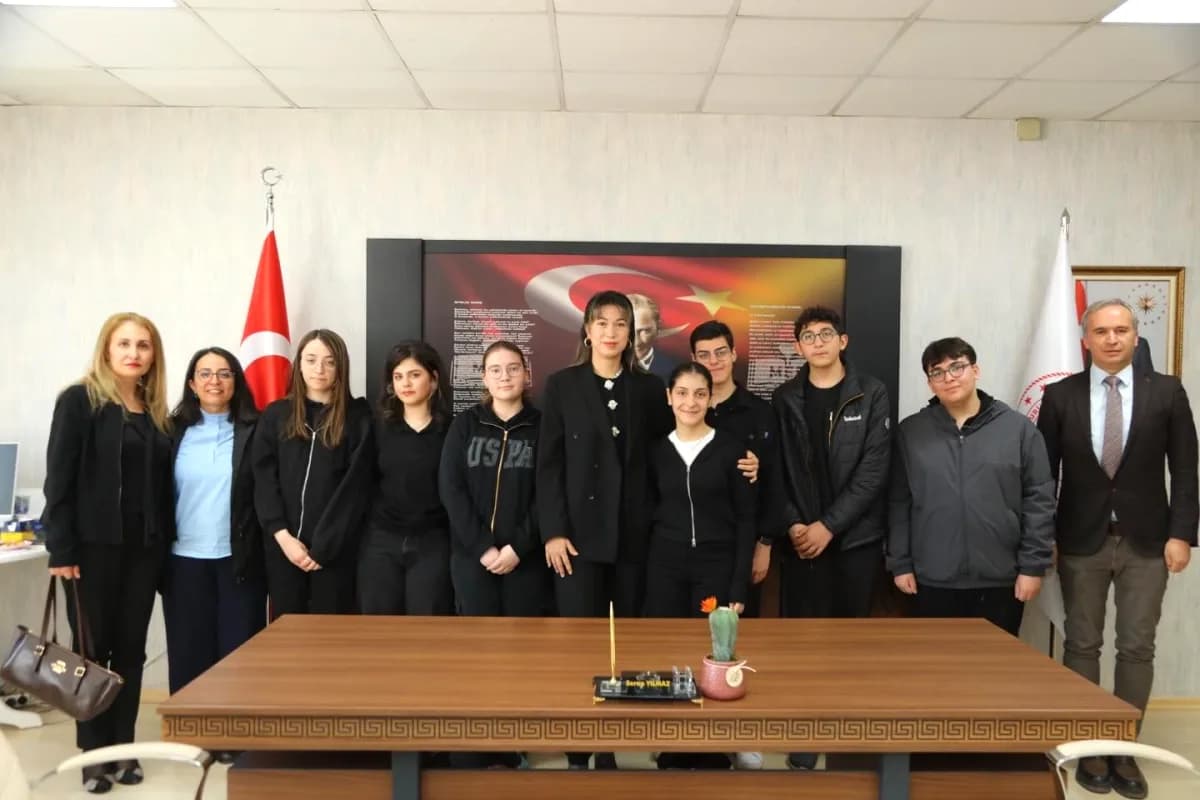 Gölbaşı Öğrencileri İsveç'te Dezavantajlı Gruplarla Atölye Yaptı