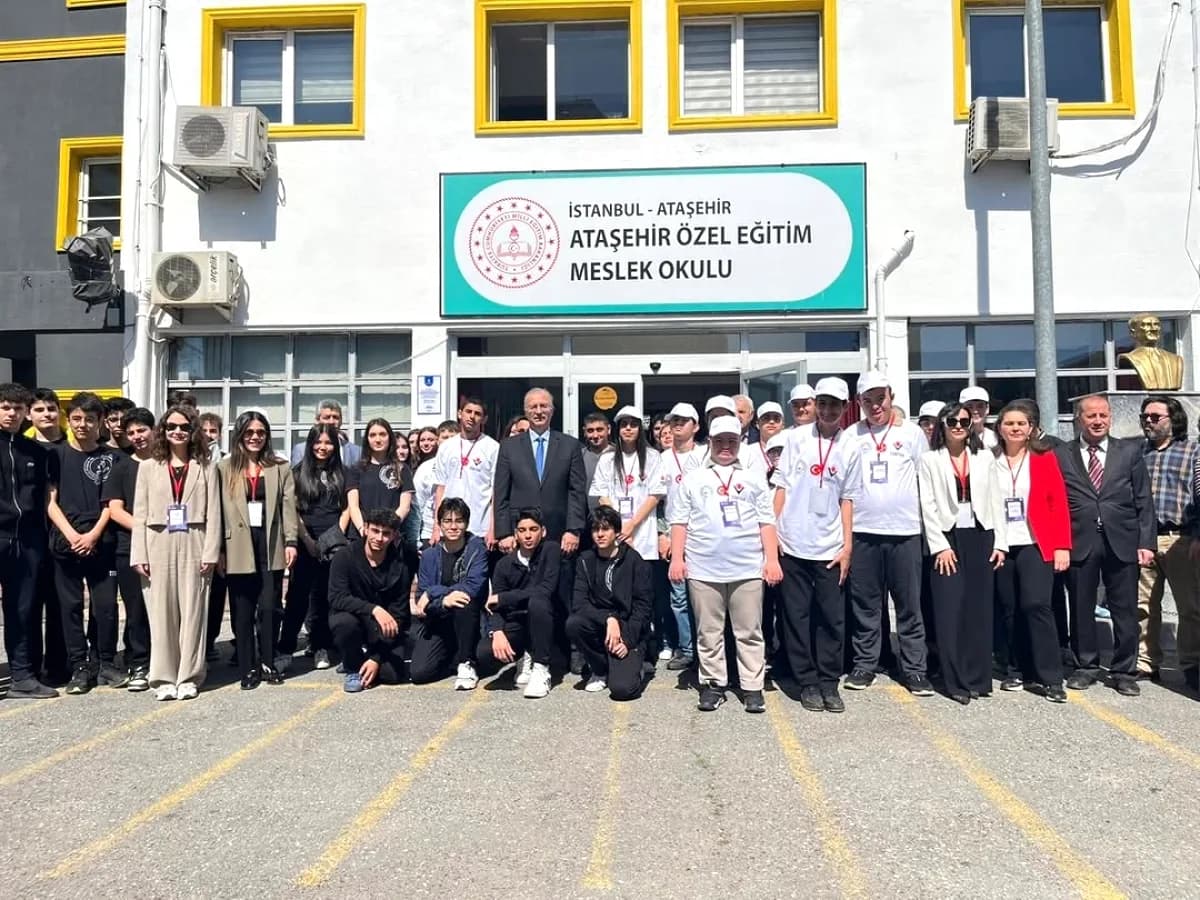 Ataşehir'de Özel Eğitim Öğrencilerinin Bilim Fuarı Coşkusu