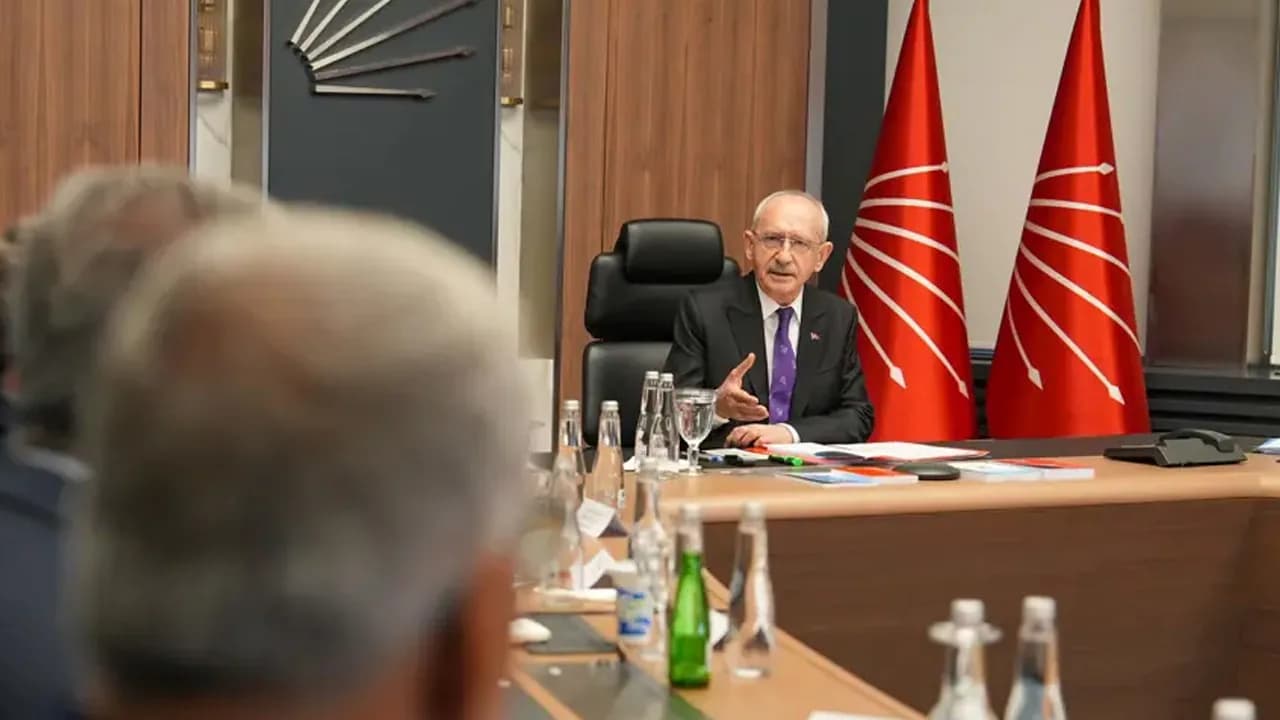 Özgür Özel ve Ekibi İhraç Talebine Karşı Harekete Geçiyor: Yol Haritası Belirlendi Özgür Özel ve Ekibi İhraç Talebine Karşı Harekete Geçiyor: Yol Haritası Belirlendi