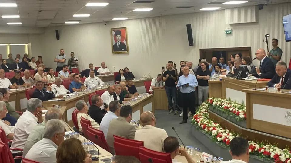 Aydın Büyükşehir Meclisi'nde Sert Tartışma: 'Pavyon' ve 'Uşak' Polemiği görseli