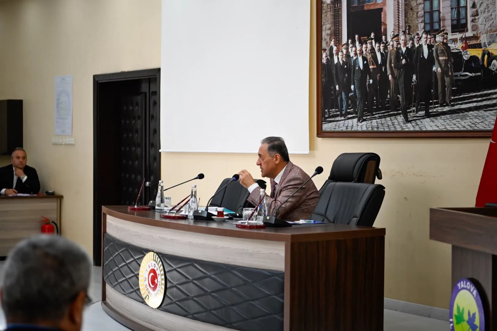 Yalova Valisi Dr. Ahmet Hamdi Usta'dan Kamu Kurumlarına 'Bürokrasi' Talimatı Yalova Valisi Dr. Ahmet Hamdi Usta'dan Kamu Kurumlarına 'Bürokrasi' Talimatı