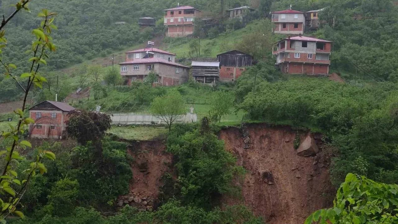 Giresun'da Heyelan Alarmı: 68 Konut Etkilendi, Tahliyeler Başladı