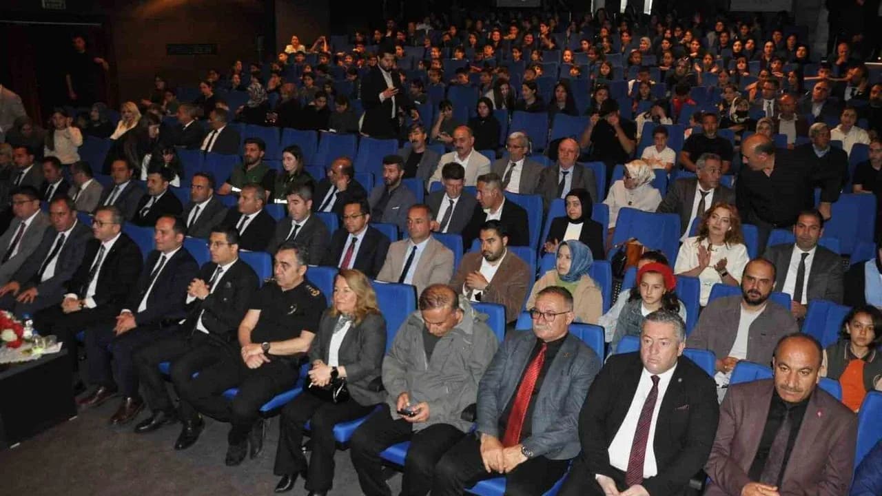 Kars'ta Eğitimde Büyük Dönüşüm: 98 Bin Kitap Okundu Kars'ta Eğitimde Büyük Dönüşüm: 98 Bin Kitap Okundu