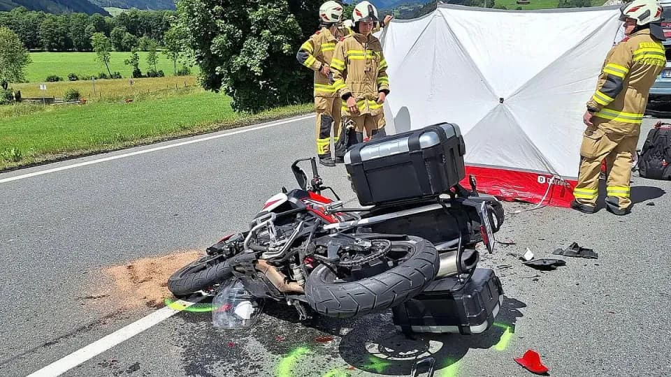 Salzburg'da Korkutan Kaza: Motosiklet Sürücüsü Helikopterle Hastaneye Kaldırıldı görseli