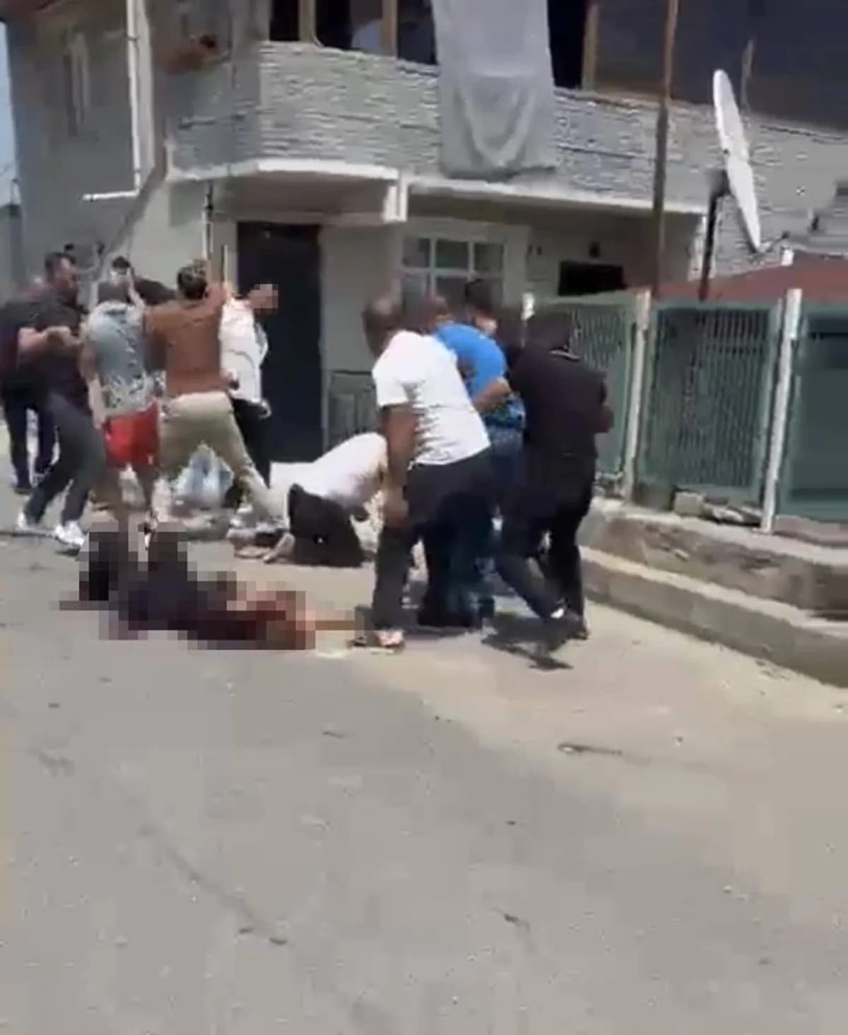 Kocaeli'de Kan Donduran Olay: 5 Çocuk Annesi Elif K. Eşi Tarafından Katledildi Kocaeli'de Kan Donduran Olay: 5 Çocuk Annesi Elif K. Eşi Tarafından Katledildi
