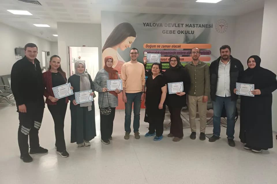 Yalova'da Gebe Okulu'na 'Baba' Dokunuşu: Ücretsiz Eşli Eğitimler Başladı görseli