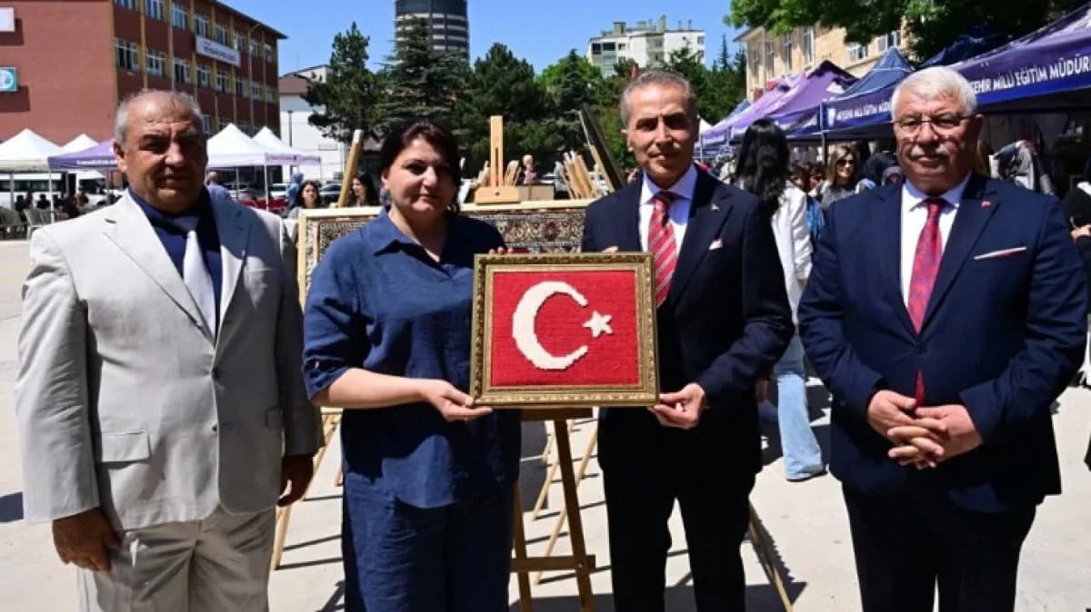 Nevşehir'de 636 Farklı Kursta Hazırlanan Eserler Sergide Buluştu Nevşehir'de 636 Farklı Kursta Hazırlanan Eserler Sergide Buluştu