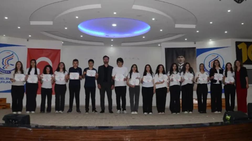 Kardelen Eğitim Kurumları'nda Yetenekler Sahne Aldı: Bahar Şenliği Coşkusu görseli