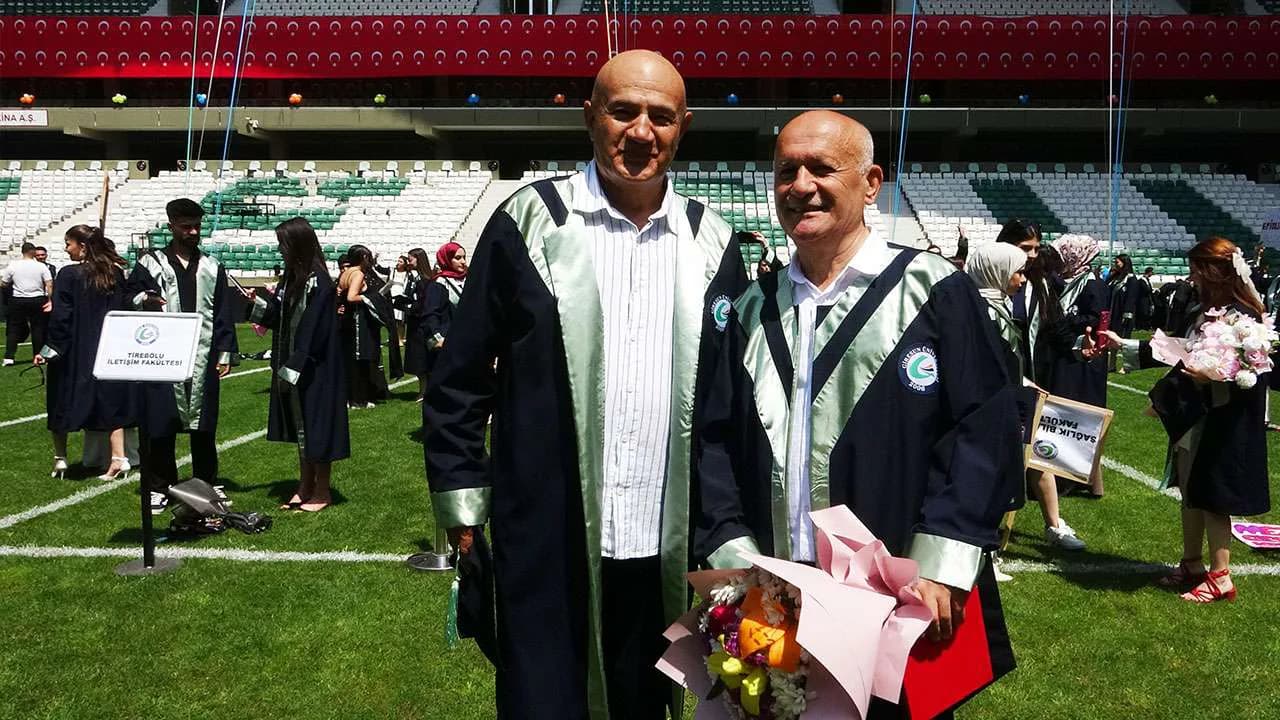 Giresun Üniversitesi'nde Azim Dolu Mezuniyet: Yaş Sınırı Tanımayan İki Başarı Hikayesi
