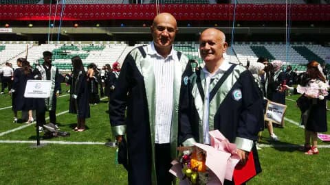 Giresun Üniversitesi'nde Azim Dolu Mezuniyet: Yaş Sınırı Tanımayan İki Başarı Hikayesi