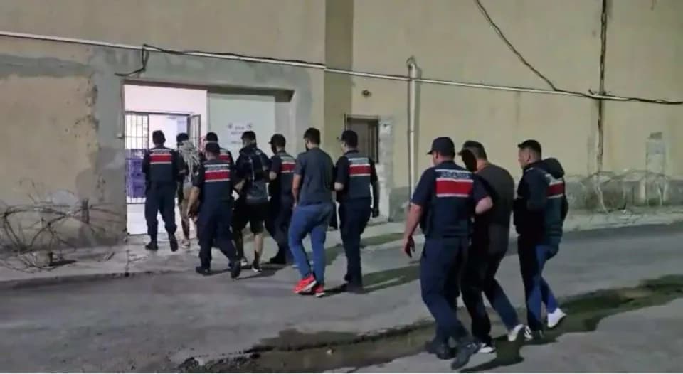 Mersin'den Sivas'a Uzanan Hırsızlık Şebekesi Çökertildi: 5 Tutuklama görseli