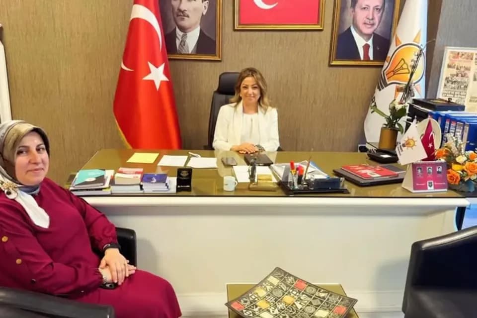 AK Parti Yalova'da Kadın Kolları Zirvesi: Yeni Yol Haritası Belirlendi görseli