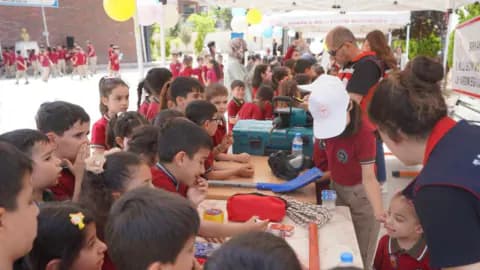 Şırnak'ta Öğrenciler 'Sağlık Elçisi' Oldu: Okul Bahçesi Kampüse Döndü