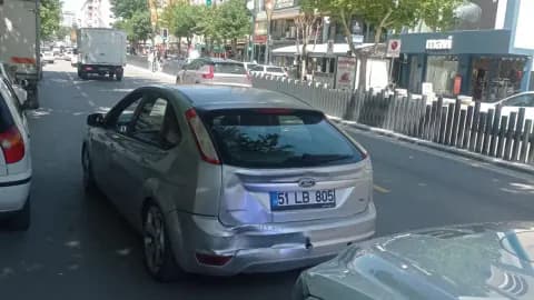 Niğde'de Korkutan Kaza: Dr. Sami Yağız Caddesi'nde Araçlar Birbirine Girdi