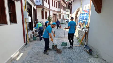 Kütahya'nın Tarihi Mirasına Özenli Dokunuş: Germiyan Caddesi Temizlendi
