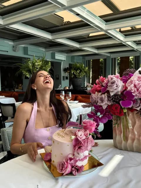 Fahriye Evcen 40 Yaşını Kutladı: Sosyal Medyada Zarafet Yarıştıran Paylaşımlar