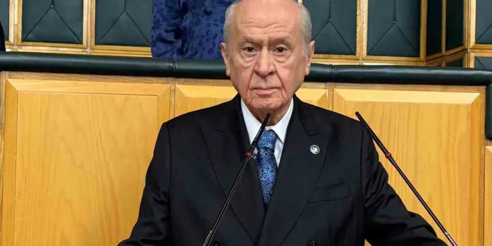 Devlet Bahçeli'den Özgür Özel'e Kritik Çağrı: Meydanlara Taşımaktan Vazgeçin görseli