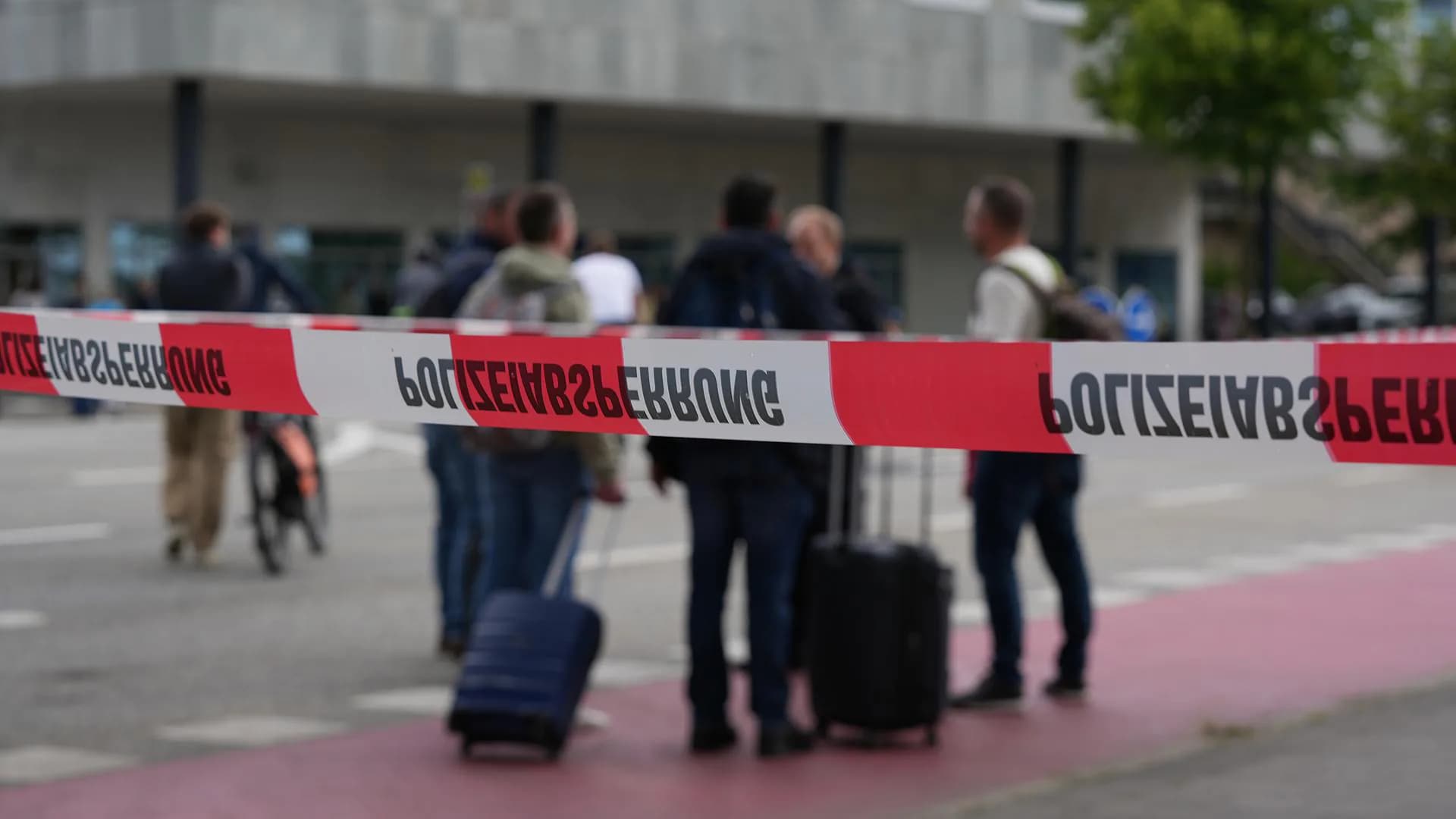 Almanya'da Kruvaziyer Gemisinde Güvenlik Alarmı: Binlerce Yolcu Tahliye Edildi Almanya'da Kruvaziyer Gemisinde Güvenlik Alarmı: Binlerce Yolcu Tahliye Edildi
