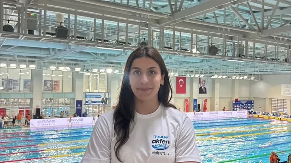 Milli Yüzücü Meriç Uygun'dan Tarihi Başarı: Türkiye Şampiyonluğu ve En İyi Derece görseli