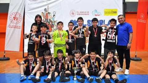 Futsal Turnuvasında Kaleci Mucizesi: Dramatik Geri Dönüşle Bronz Madalya