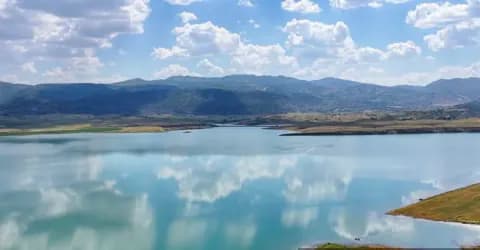 Batman Barajı'nda İronik Manzara: Çiftçiler Tarlalarına Sandalla Ulaşıyor