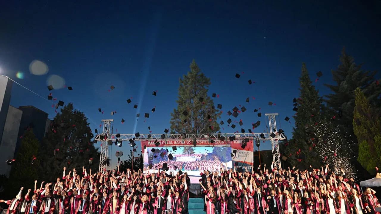 Manisa'da Geleceğin Hekimleri Göreve Başladı: MCBÜ'de Gurur Günü
