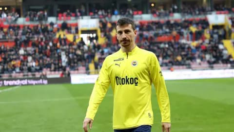 Fenerbahçe'de Mert Hakan Yandaş Bilmecesi: Sözleşme Bitiyor, Karar Yeni Yönetimde