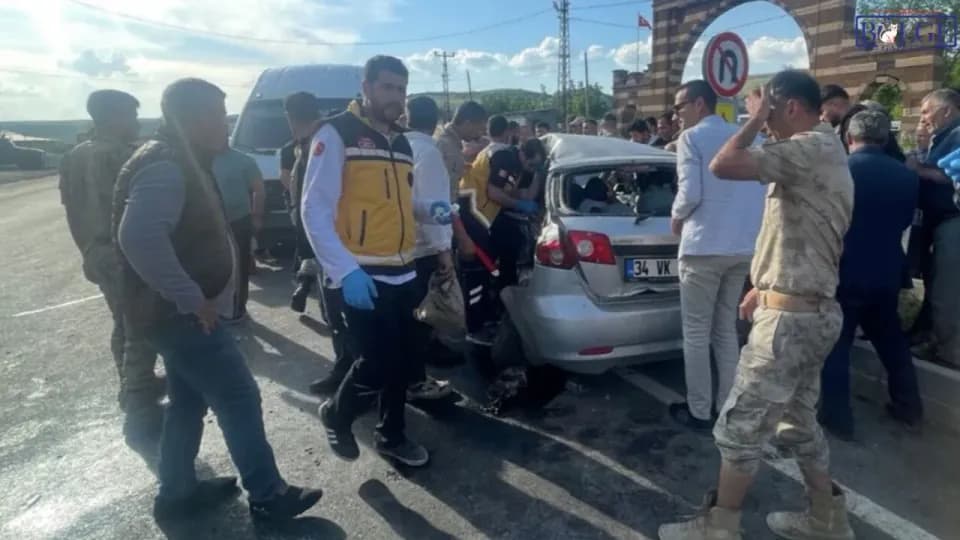 Van Muradiye'de Korkutan Kaza: 4 Yaralı, Can Pazarı Yaşandı görseli