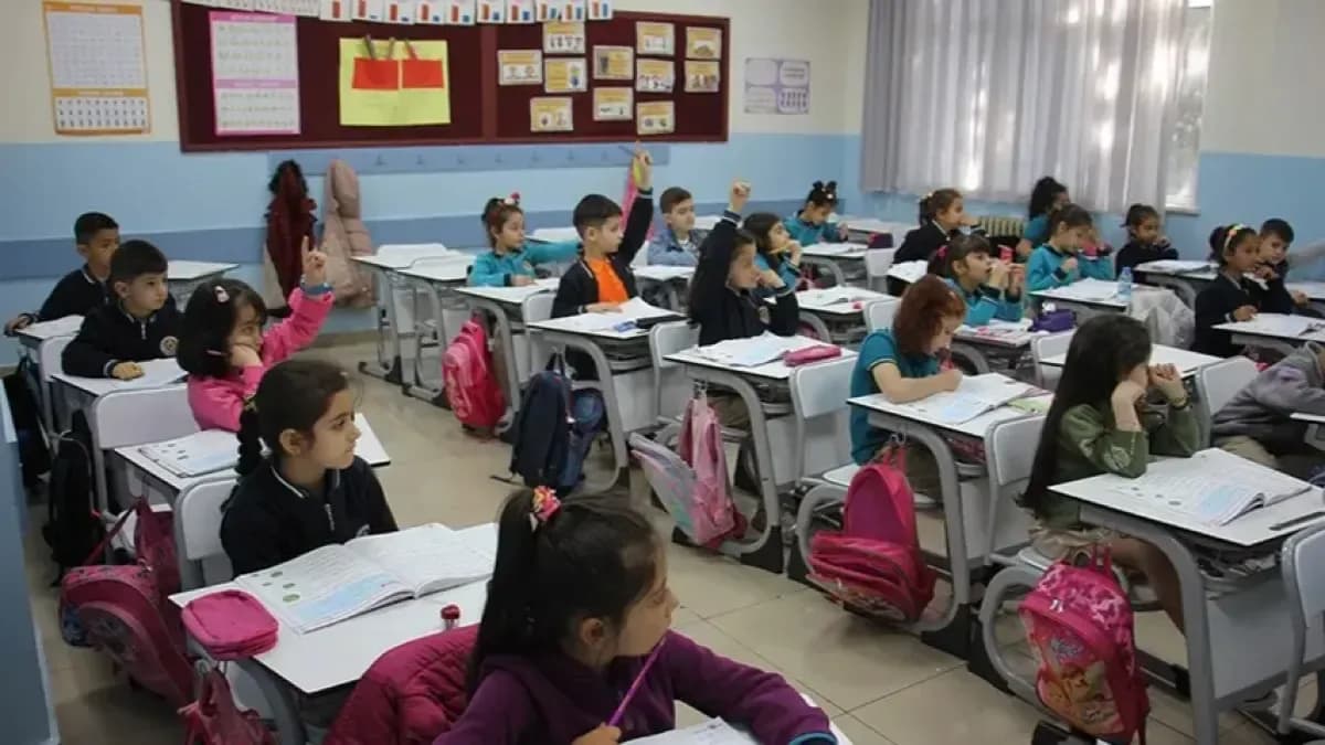MEB 12 Haziran Tatil Kararını Açıkladı: Cuma Günü Okullar Kapalı mı? MEB 12 Haziran Tatil Kararını Açıkladı: Cuma Günü Okullar Kapalı mı?