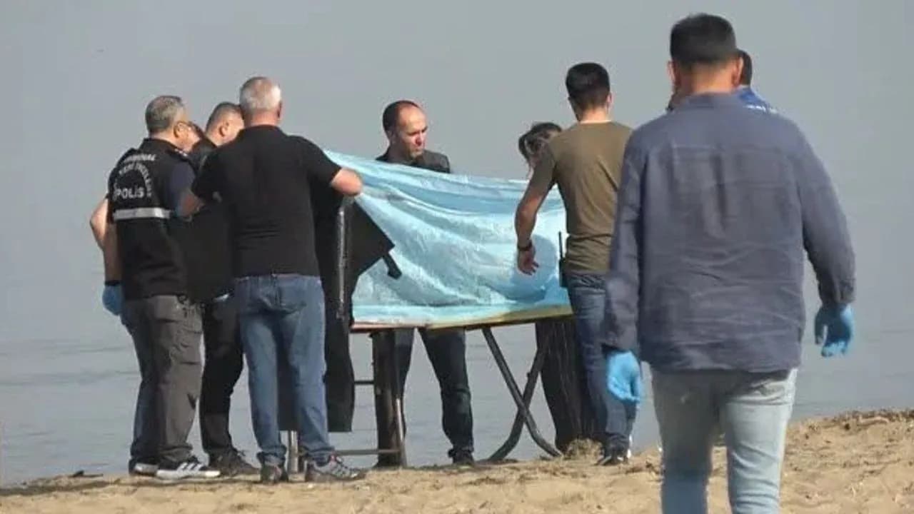 Yalova'da Kayıp Çocuk Alarmı Acı Bitti: 9 Yaşındaki Y.G. Plajda Ölü Bulundu Yalova'da Kayıp Çocuk Alarmı Acı Bitti: 9 Yaşındaki Y.G. Plajda Ölü Bulundu