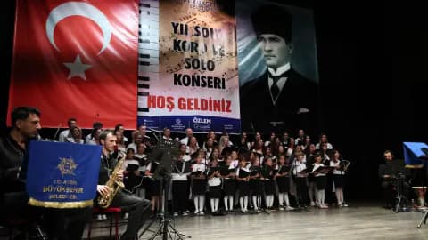 Aydın'da Sanat Rüzgarı: Konservatuar Öğrencilerinden Dev Performans