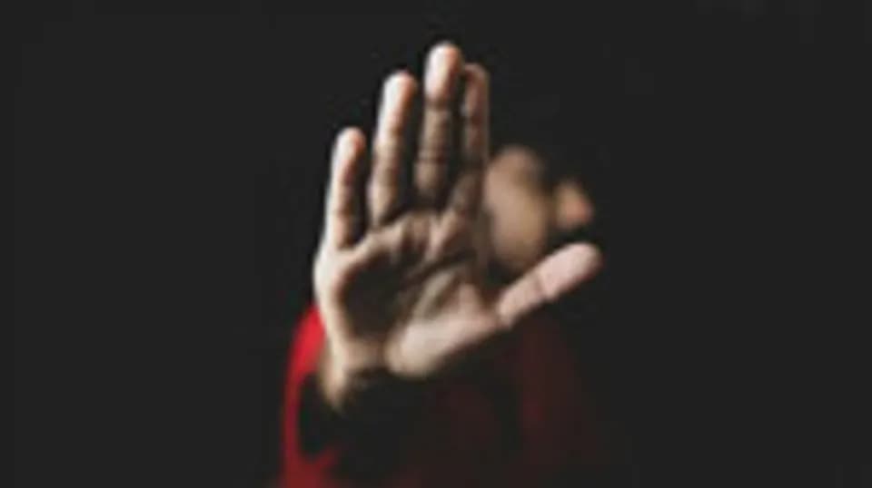 Kompleks Travma (C-PTSD) Nedir? Çocukluktan Gelen Görünmez Yaralar görseli