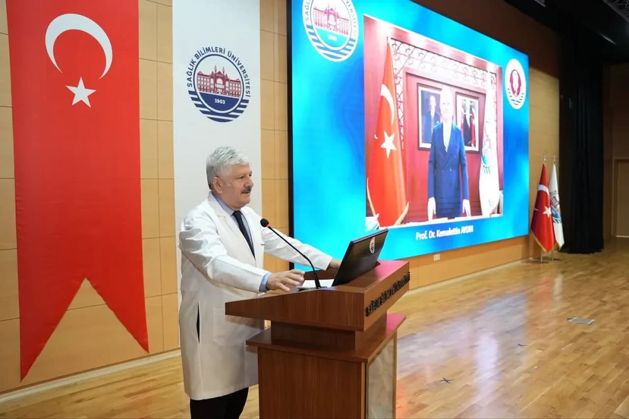 Sağlık Bilimleri Üniversitesi'nde Beyaz Önlük Töreni: 117 Yıllık Miras Yeni Diş Hekimlerine Emanet Sağlık Bilimleri Üniversitesi'nde Beyaz Önlük Töreni: 117 Yıllık Miras Yeni Diş Hekimlerine Emanet