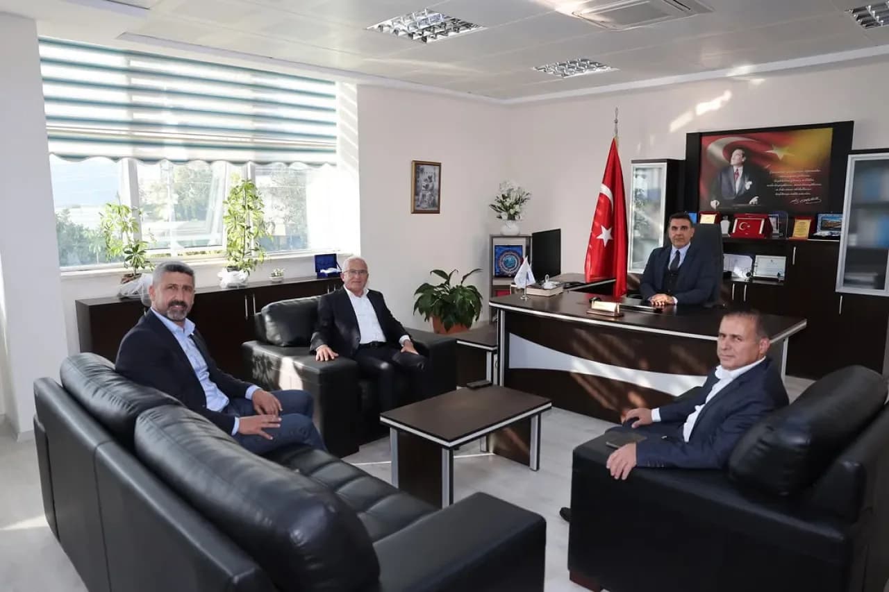 Kumluca Ticaret Borsası Başkanı'ndan Sosyal Güvenlik Merkezi'ne İade-i Ziyaret Kumluca Ticaret Borsası Başkanı'ndan Sosyal Güvenlik Merkezi'ne İade-i Ziyaret