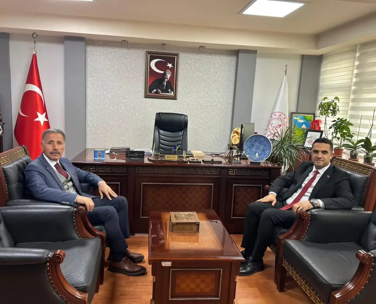 Sincan'da Eğitim Ziyareti: İl Müdür Yardımcısı Fatih Çetin, İlçe Müdürü Alican Kılıç'ı Ziyaret Etti Sincan'da Eğitim Ziyareti: İl Müdür Yardımcısı Fatih Çetin, İlçe Müdürü Alican Kılıç'ı Ziyaret Etti
