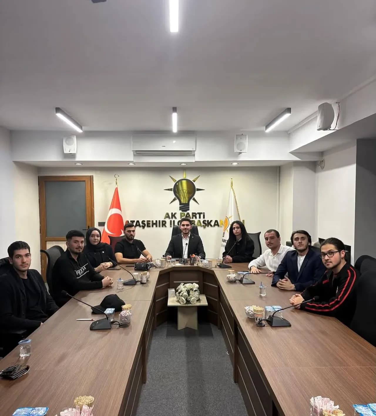 AK Parti Ataşehir Gençlik Kolları Yürütme Kurulu Toplantısını Gerçekleştirdi AK Parti Ataşehir Gençlik Kolları Yürütme Kurulu Toplantısını Gerçekleştirdi