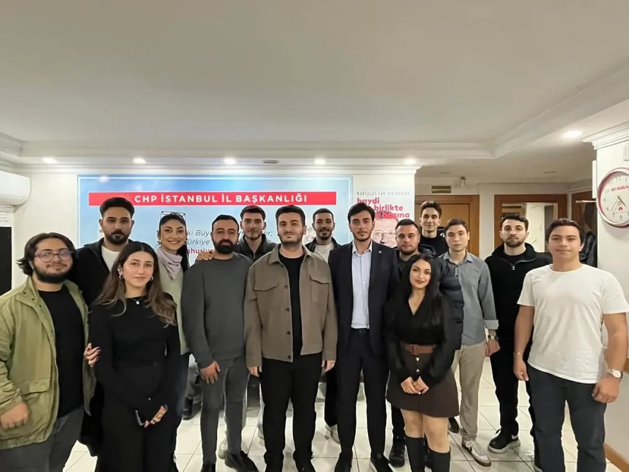 CHP Bahçelievler Gençlik Kolları Mahalle Başkanlarıyla Yol Haritasını Belirledi CHP Bahçelievler Gençlik Kolları Mahalle Başkanlarıyla Yol Haritasını Belirledi