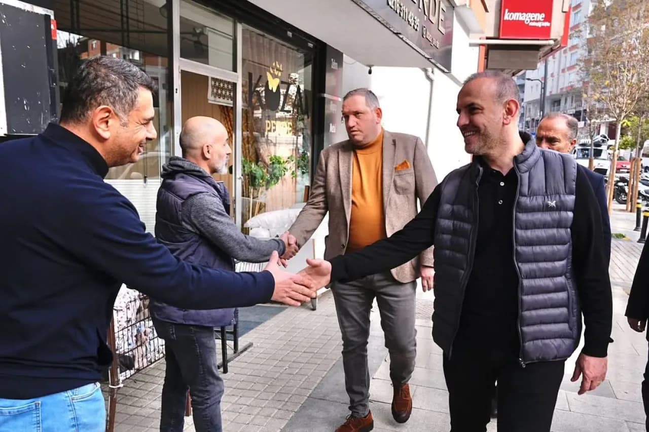 Belediye Başkanı Alper Yeğin Bahçelievler Caddesi'nde Vatandaşlarla Buluştu Belediye Başkanı Alper Yeğin Bahçelievler Caddesi'nde Vatandaşlarla Buluştu