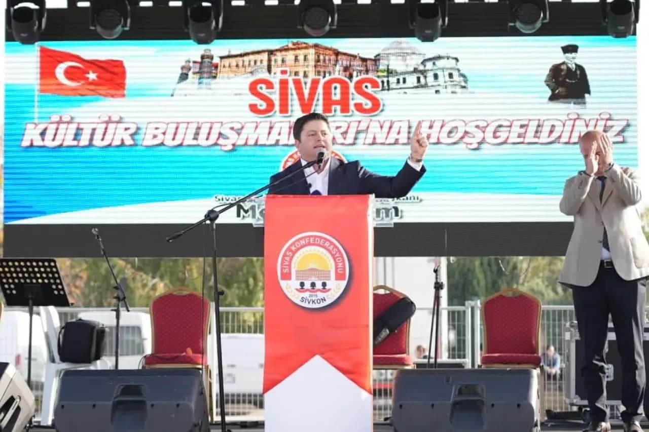 Kadıköy Belediye Başkanı Kosedağı, Sivas Kültür Buluşması'nda Hemşehrileriyle Buluştu Kadıköy Belediye Başkanı Kosedağı, Sivas Kültür Buluşması'nda Hemşehrileriyle Buluştu