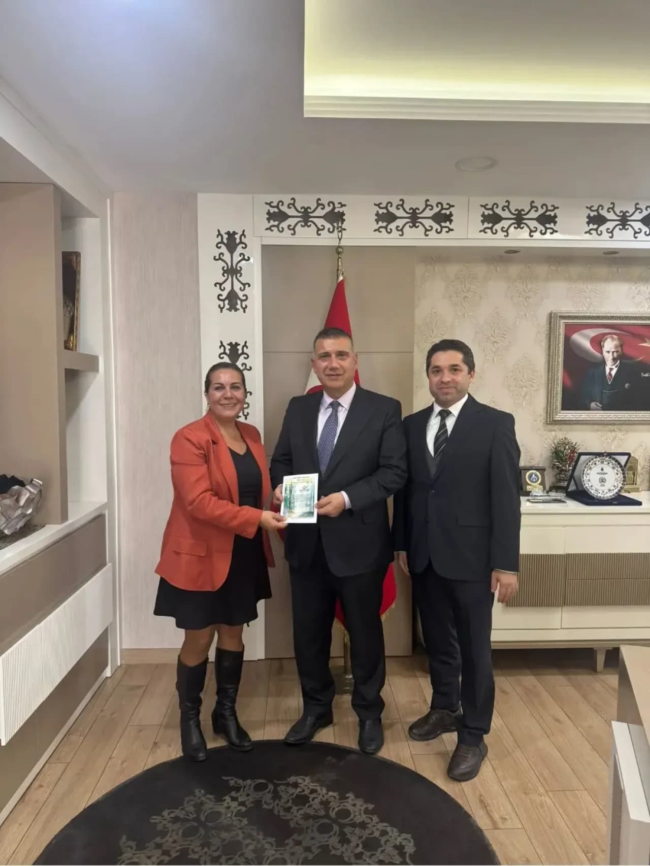 Tuzla Fen Koleji Yöneticilerinden Kaymakam Güney'e Nezaket Ziyareti Tuzla Fen Koleji Yöneticilerinden Kaymakam Güney'e Nezaket Ziyareti